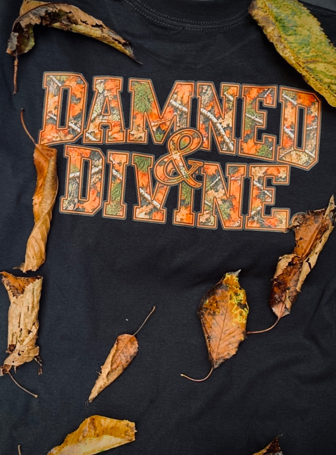 D&D ORANGE CAMO LOGO TEE