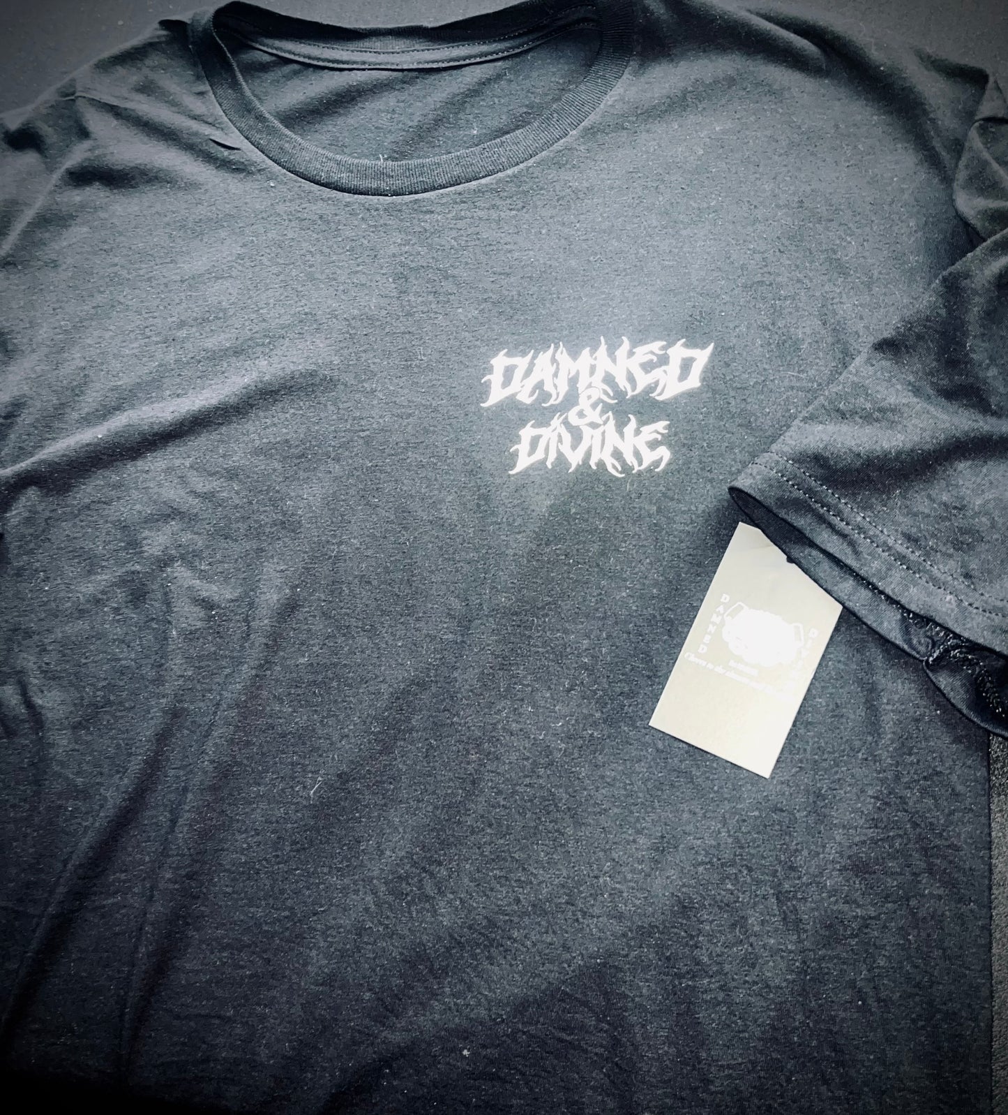 D&D “AURIBUS TENEO LUPUM” TEE