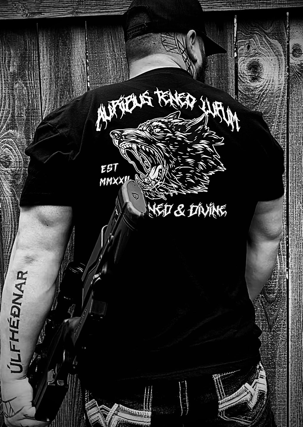 GRAPHIC TEES