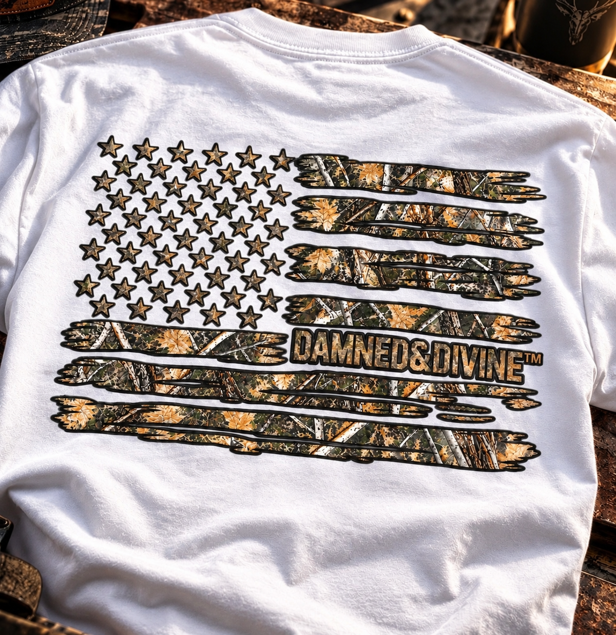 D&D WOODLAND CAMO FLAG TEE